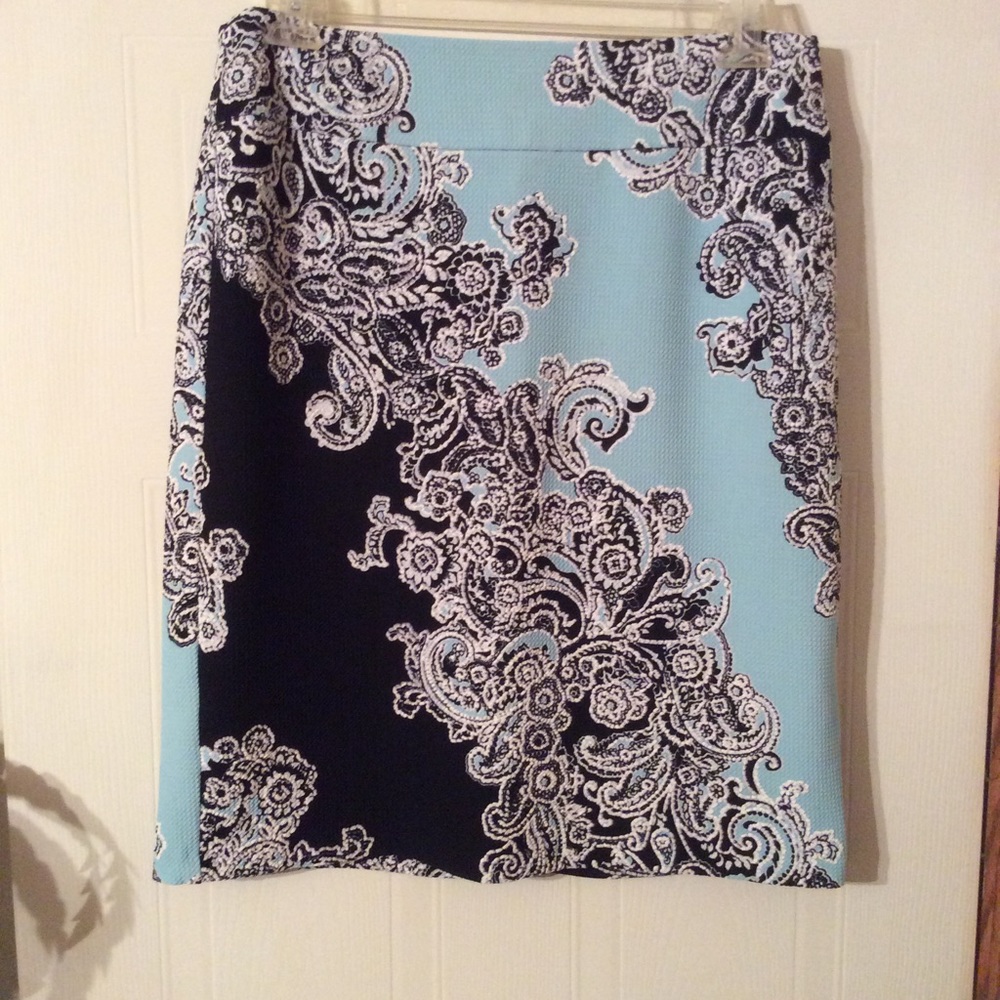 EST. 1946 size large skirt